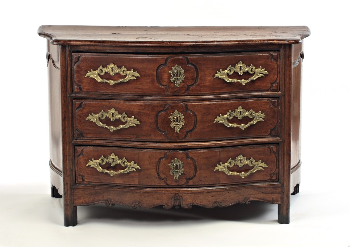 Chest of drawers, 1750-1760. Gift of Mrs. Southam, M14500, McCord Stewart Museum