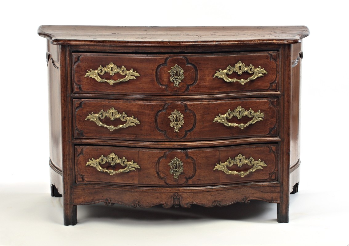 Commode, 1750-1760. Don de Mme Southam, M14500, Musée McCord Stewart