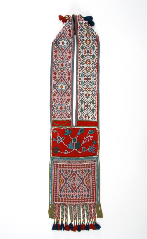 <b>Bandolier bag</b>, Anishinaabe, Chippewa, 1865-1900. Gift of David Ross McCord, M1555 © McCord Museum