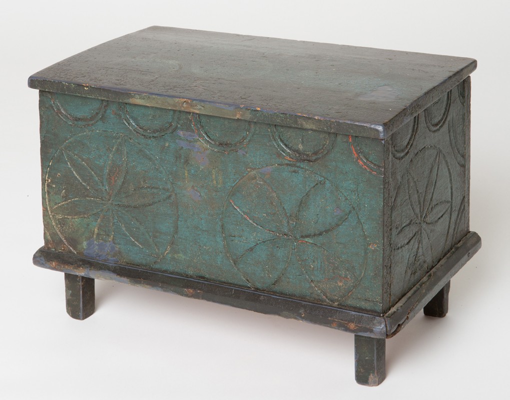 Chest, 18th Century. Collection of May and Jack Cole donated by Barry Cole and Sylvie Plouffe,  M2007.125.28 © McCord Museum