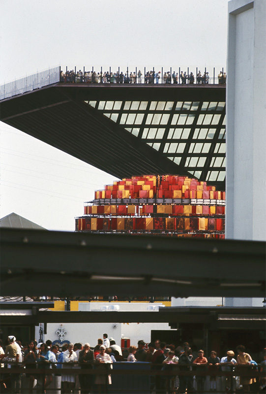 Jean-Louis Frund. Détail du pavillon du Canada : le Katimavik et l’arbre du peuple, île Notre-Dame, Expo 67,
Montréal, 1967
Don de Jean-Louis Frund © Musée McCord, MP-1994.1.2.393