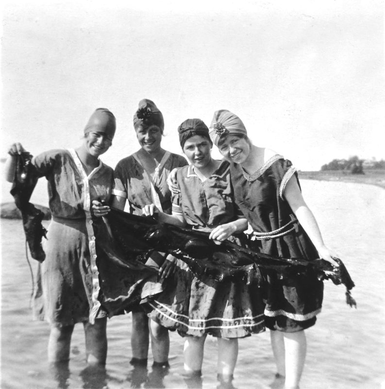 <i>Four female swimmers holding a piece of kelp, Kamouraska, Quebec</i>, 1916. Gift of Mrs. Charles Wagner, MP-1980.32.2.63, McCord Museum