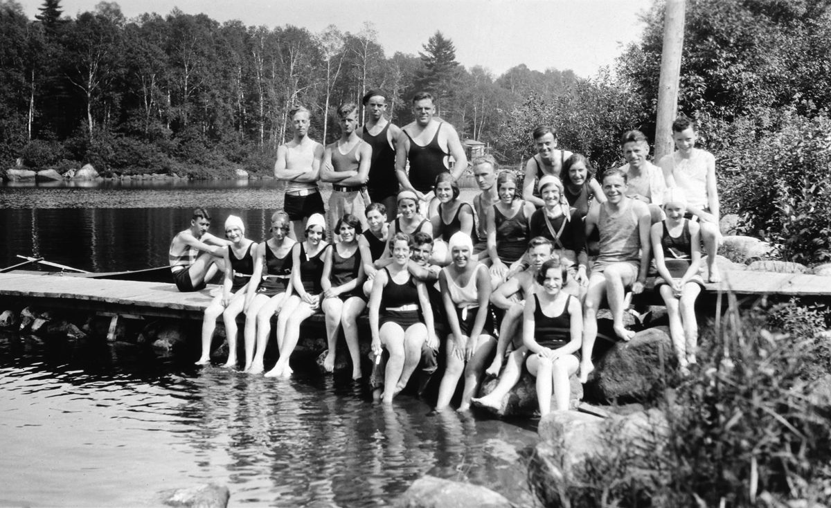 Attributed to Robert E. Cooper, <i>“Some of the gang staying at Broadview,” Lake de l'Achigan, Saint-Hippolyte, Quebec</i>, 1930. Gift of Marjorie D. Cooper Gawley, M2004.94.33.65, McCord Museum