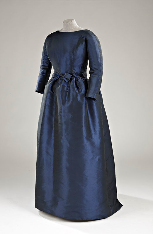 Evening dress, silk taffeta, Cristóbal Balenciaga, Paris, 1962. Gift of Mrs. Anne V. Byers, M975.20.15 © McCord Museum