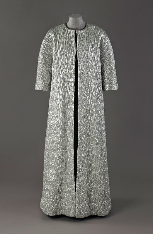 Evening coat, quilted lamé Cristóbal Balenciaga, Paris, 1963. Gift of Mrs. Anne V. Byers, M997.31.2 © McCord Museum
