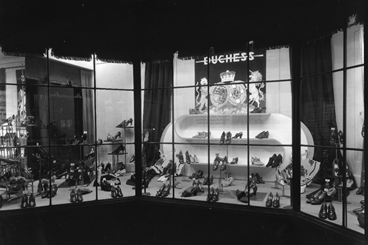 Wm. Notman & Son Ltd., Étalage de chaussures Duchess, Montréal, 1928-1931, View-25837, Musée McCord.