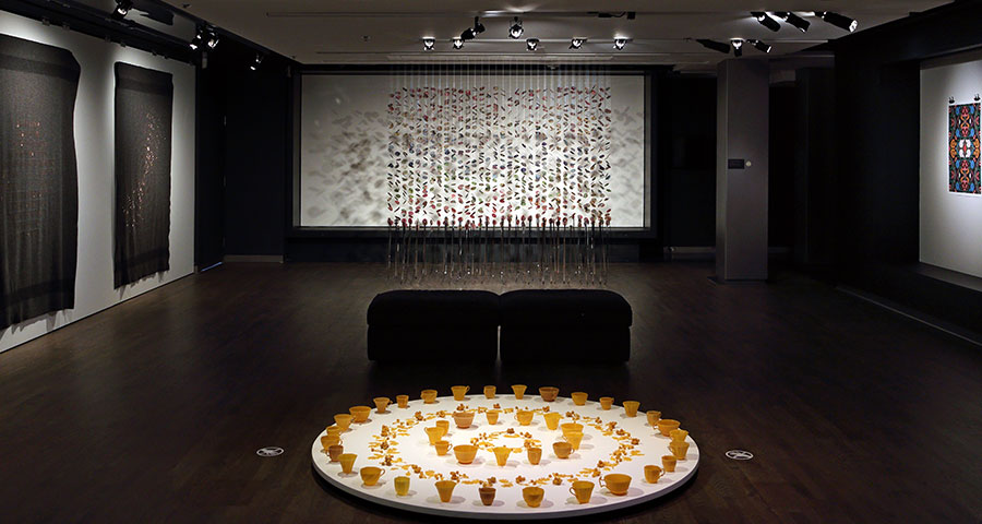 McCord_exposition-hannah-claus-installations_900x480px_01
