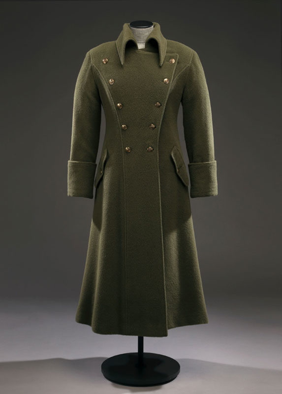 Manteau/Coat, 1994. Marque/Label: Bof! Jean Claude Poitras. Fabricant/Manufacturer: Poitras Design-Irving Samuel Canada Inc. Don de/Gift of Jean-Claude Poitras. M2005.78.7 © Musée McCord Museum