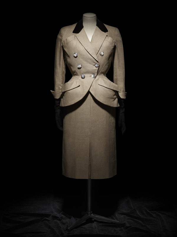 <i>Auteuil</i>, Christian Dior, 1949. Gift of Kathrine Cleaver. ROM 2014.62.54.1-2 © Laziz Hamani