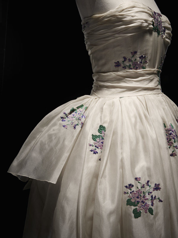 Two-piece garden party dress, <i>Avril</i>, Christian Dior, 1955. Gift of Mrs. Philippe Hecht. ROM 962.18.A-B © Laziz Hamani