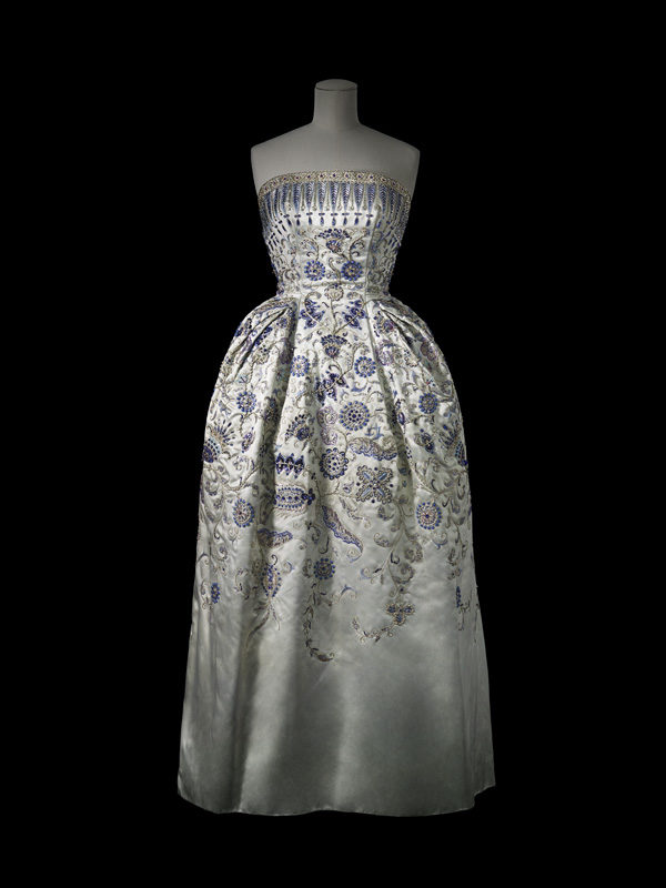 Robe du soir, <i>Palmyre</i>, Christian Dior, 1952. Don de Mme et M. James Boylen. ROM 970.286.3 © Laziz Hamani