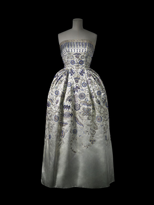 Evening dress, <i>Palmyre</i>, Christian Dior, 1952. Gift of Mrs. and M. James Boylen. ROM 970.286.3 © Laziz Hamani