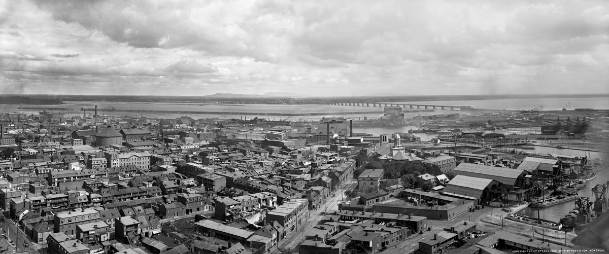 William Notman & Son, <i>Vue de Montréal depuis la cheminée de la centrale électrique de la Montreal Street Railway</i>, 1896, deux négatifs sur verre, 20,2 x 25,4 cm chacun, VIEW-2941 et VIEW-2942