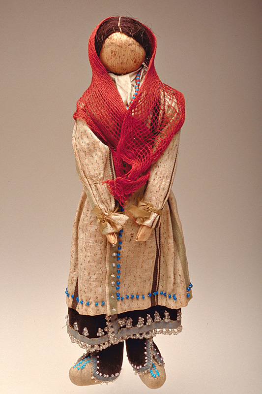 Poupée, Mohawk ou Sénéca, 1875-1900. Don de Sarah Ann Kerby, ME939.1.1 © Musée McCord
