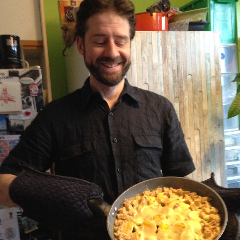 Casserole aux œufs et au fromage, préparée par Mathieu, conservateur, Archives