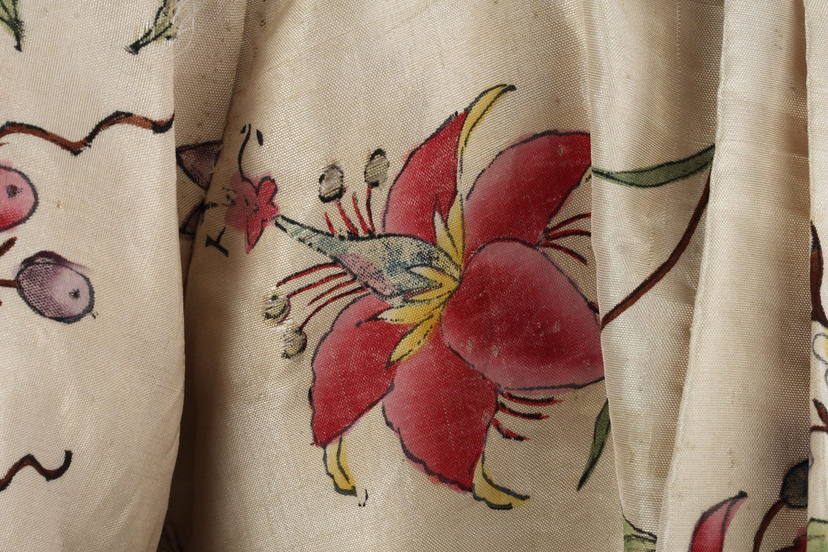 Wedding dress (detail), 1763. Gift of Stephanie Hensley, M973.93.1.1-5 © McCord Museum