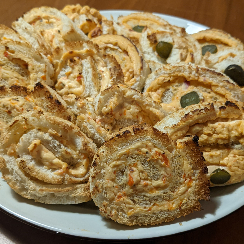Spirales dorées au fromage, préparées par Geneviève, Catalogueur