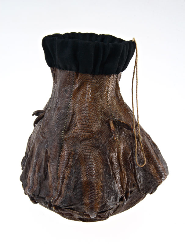<b>Bag</b>, Nunavimmiut, 1870-1915. Gift of Mrs. James H. Peck, ME982X.188 © McCord Stewart Museum