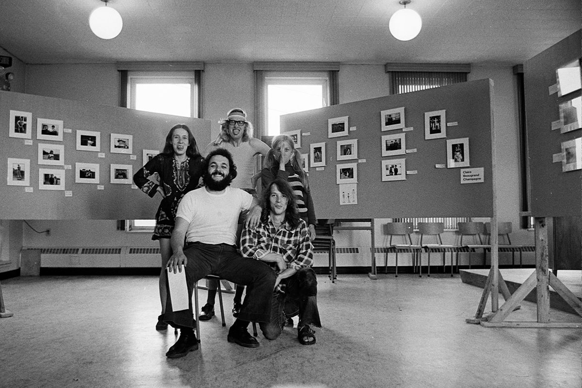 Roger Charbonneau,<i> L'exposition à la salle du conseil de l’Hôtel de ville de Disraeli,</i> 24 juin 1972. © Roger Charbonneau