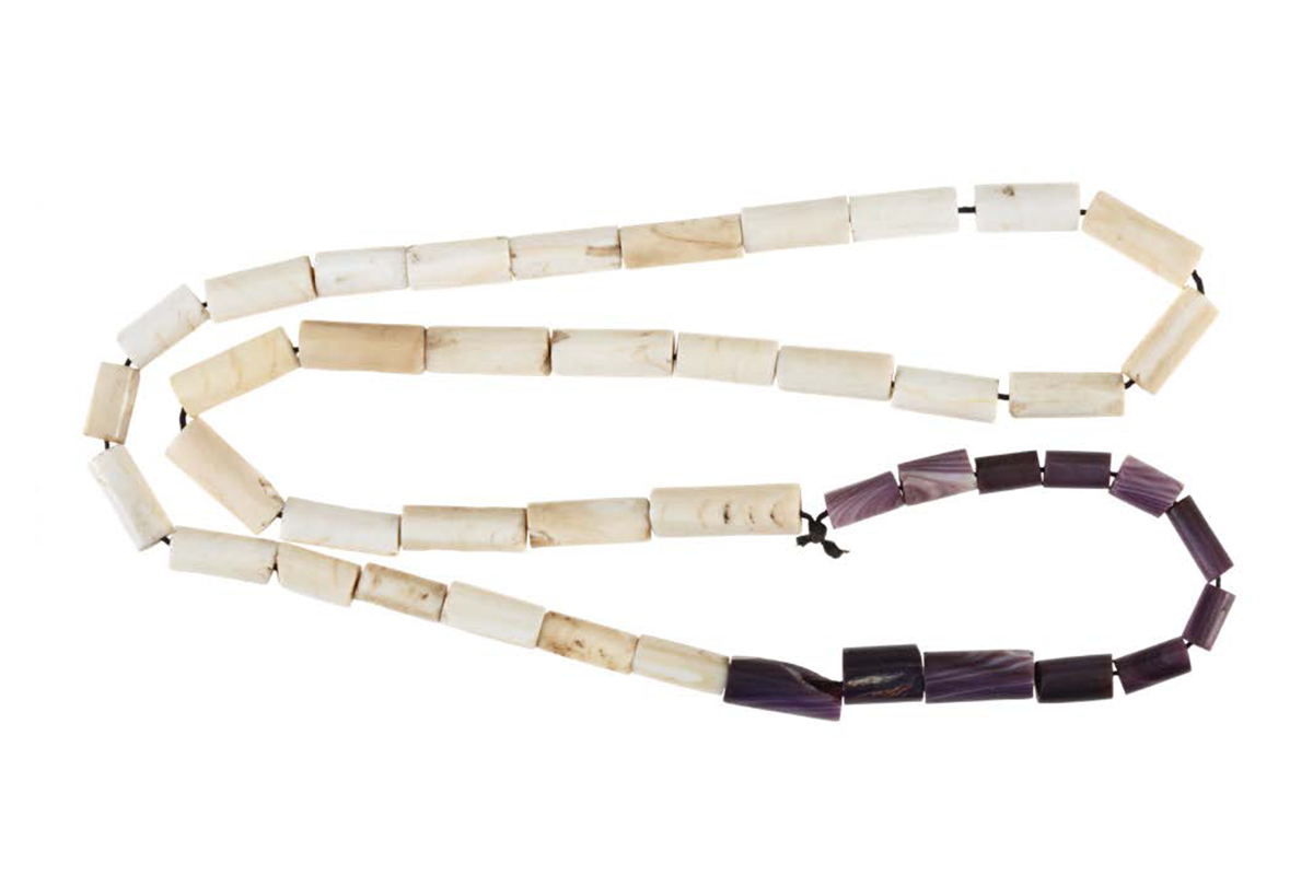 Cordon de wampum, Haudenosaunee, 1765-1830. Coquillages, fibre végétale. M13321, Musée McCord Stewart