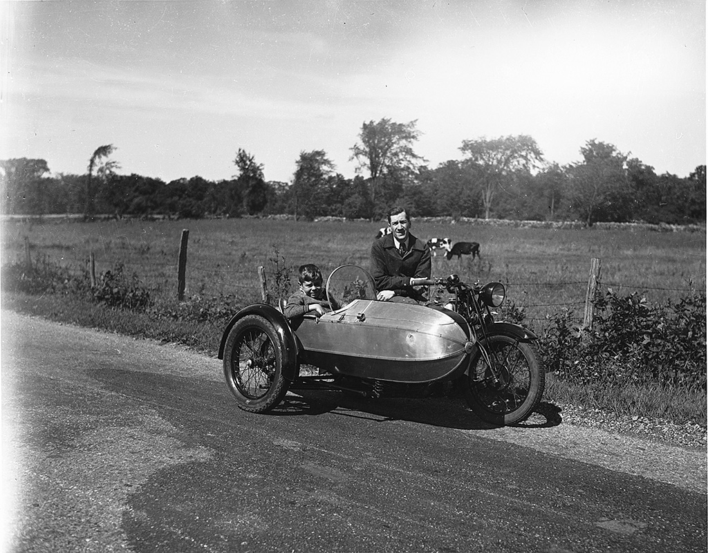 Nelson Newbergher, ​<em>Nelson Newbergher et son fils, Montréal, Québec</em>, 1931-1932. Don de ​Nelson Newbergher, MP-1973.36.31, Musée McCord Stewart