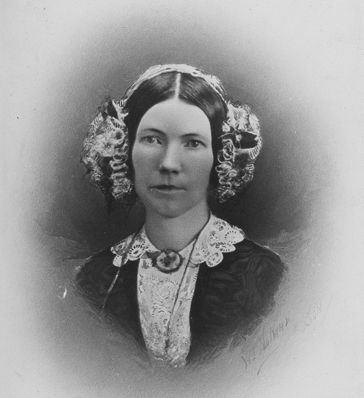 Wm Notman & Son, <em>Photographie peinte d'une dame pour M. Mulholland, Montréal, Québec</em>, 1886. II-80202.1, Musée McCord Stewart 