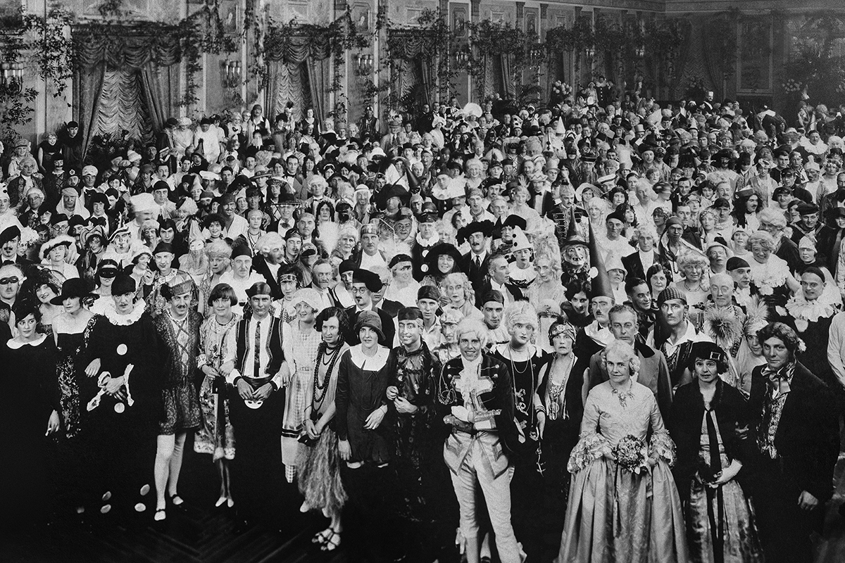 Drucker & Baltes, <em>Costume ball for Anna Cowans, Montreal</em>, 1924. Gift of Joan Elspeth Bourne, MP-1984.125, McCord Stewart Museum