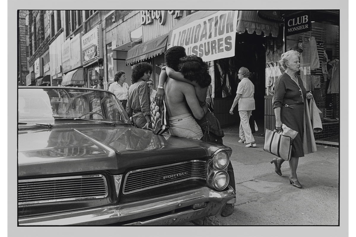 Denis Plain, <em>Sans titre</em>, de la série <em>Rue Sainte-Catherine</em>, 1981, épreuve à la gélatine argentique, 27,7 × 27,7 cm. Don de Denis Plain, M2018.93.1341P, Musée McCord Stewart