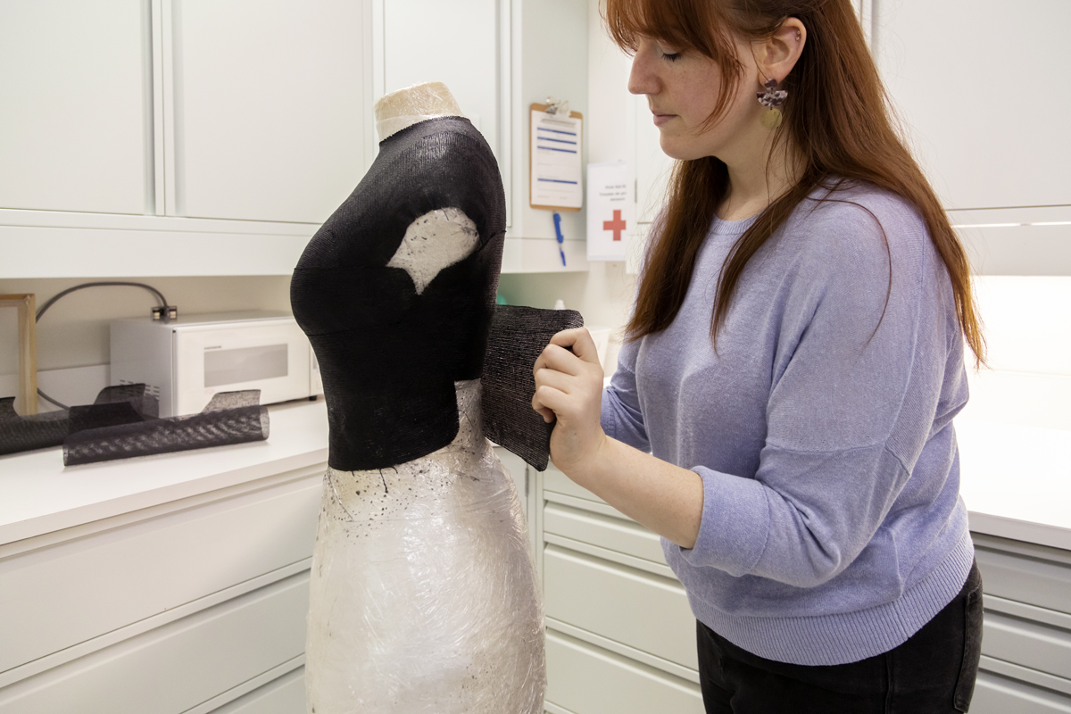 Costume mounting studio. Laura Dumitriu © McCord Stewart Museum, 2023