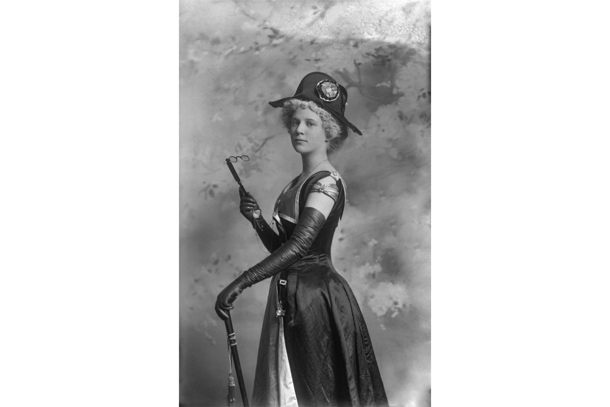 Wm. Notman & Son, Marjorie Howard as "An Incroyable," Montreal, 1900, McCord Stewart Museum, II-132944