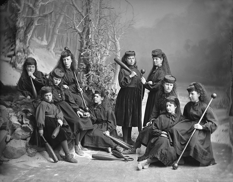William Notman, <i>Mr. Barnjum’s gymnastic group</i>, 1870. McCord Stewart Museum, I-45615