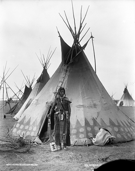 Wm. Notman & Son/William McFarlane Notman, <i>Young Niisitapiikwan brave, near Calgary, Alberta</i>. 1889. McCord Stewart Museum, VIEW-2167