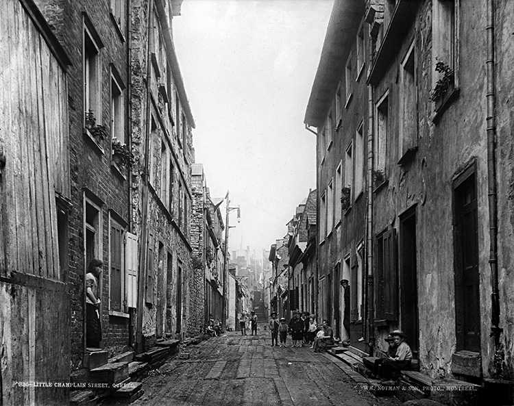 Wm. Notman & Son, <em>Rue du Petit-Champlain, Québec</em>, vers 1890. Musée McCord Stewart, VIEW-2335.0