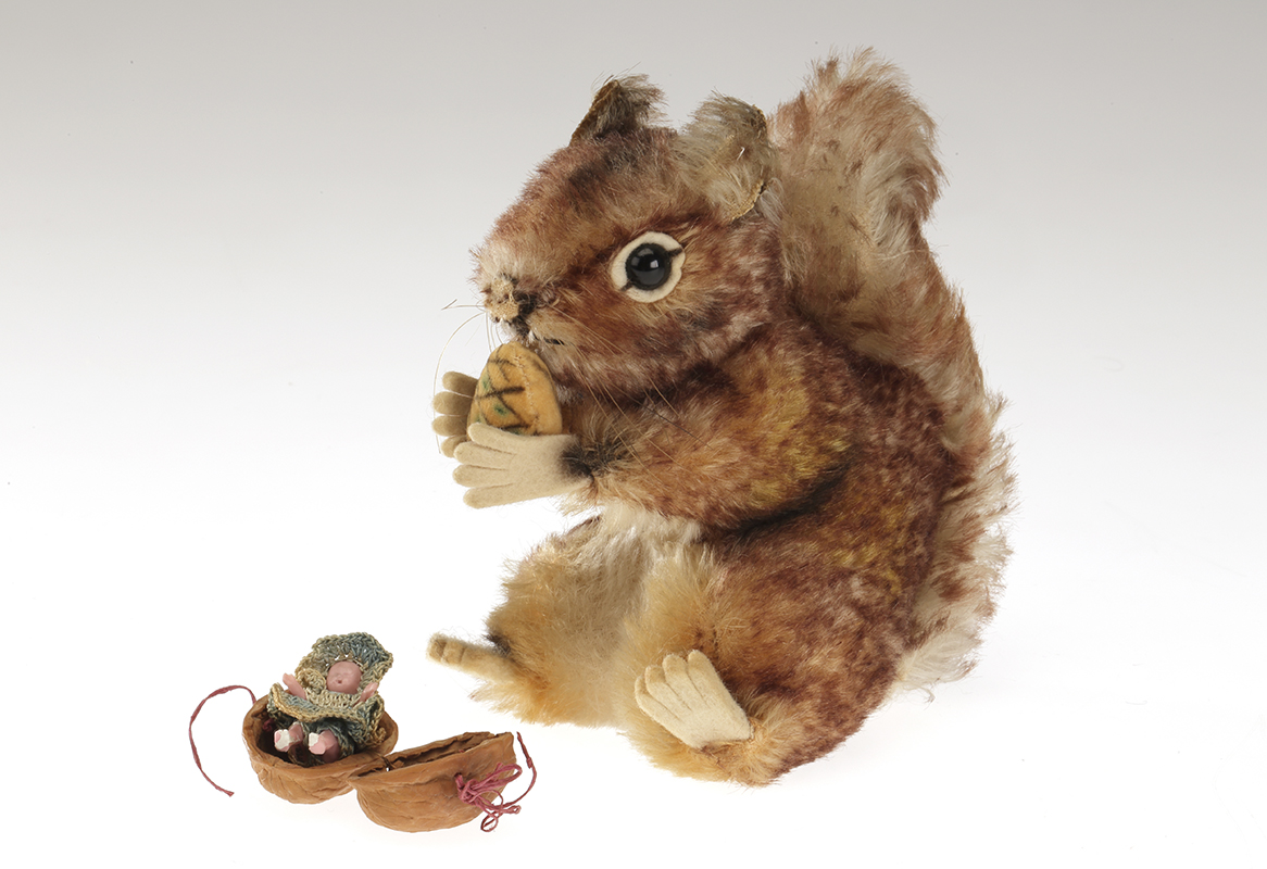 Steiff, Écureuil en peluche, <i>Perri</i>, années 1950. Don de Nelly Maclean Burke, M2006.140.3, Musée McCord Stewart 