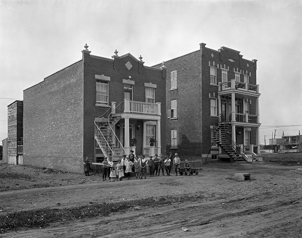 Wm. Notman & Son, <i>New triplex development, Elsdale Street, Montreal</i>, 1925, McCord Stewart Museum, VIEW-23307