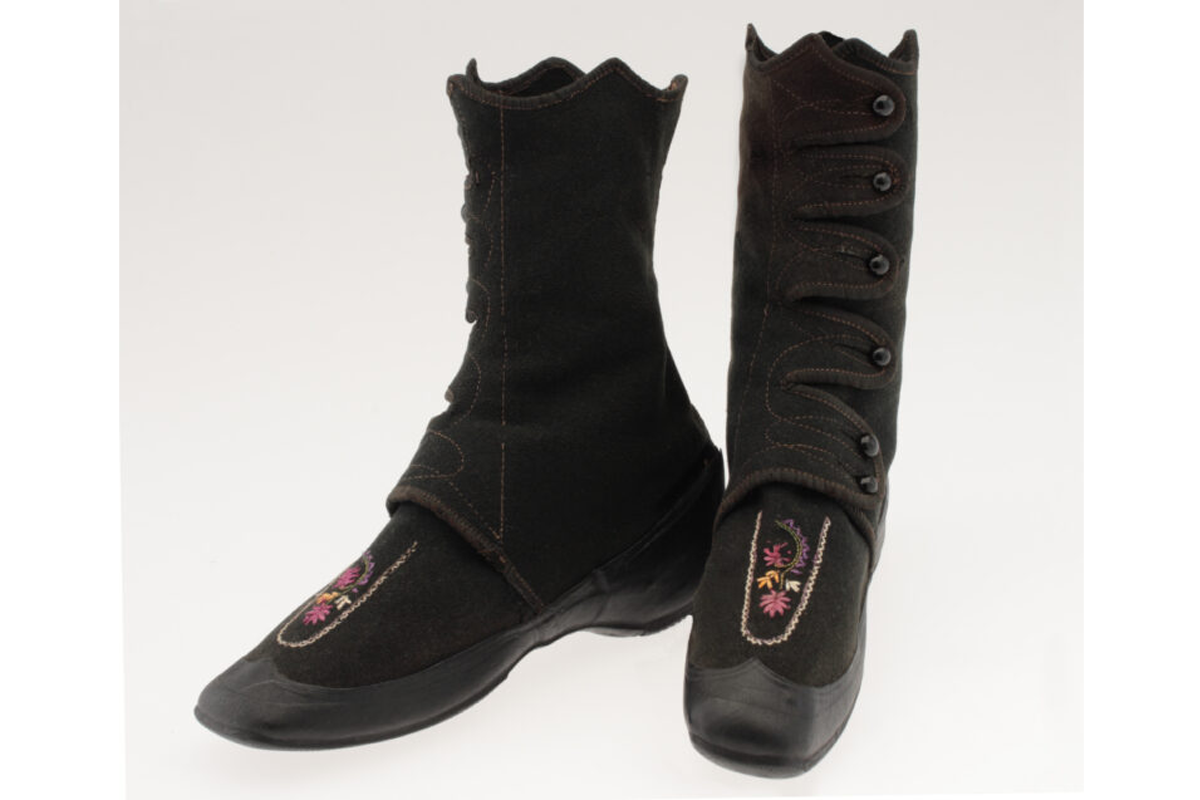 Boots, Canadian Rubber Co., 1868-1875. Gift of Dr. William P. Baker, M2006.118.1.1-2, McCord Stewart Museum