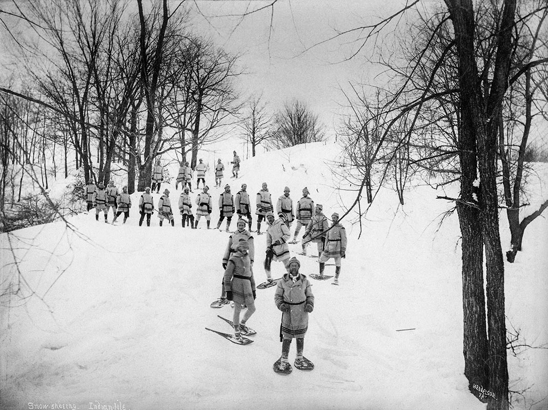 Alexander Henderson, <i>Raquetteurs sur le mont Royal</i>, 1879. Musée McCord Stewart, MP-0000.261.3