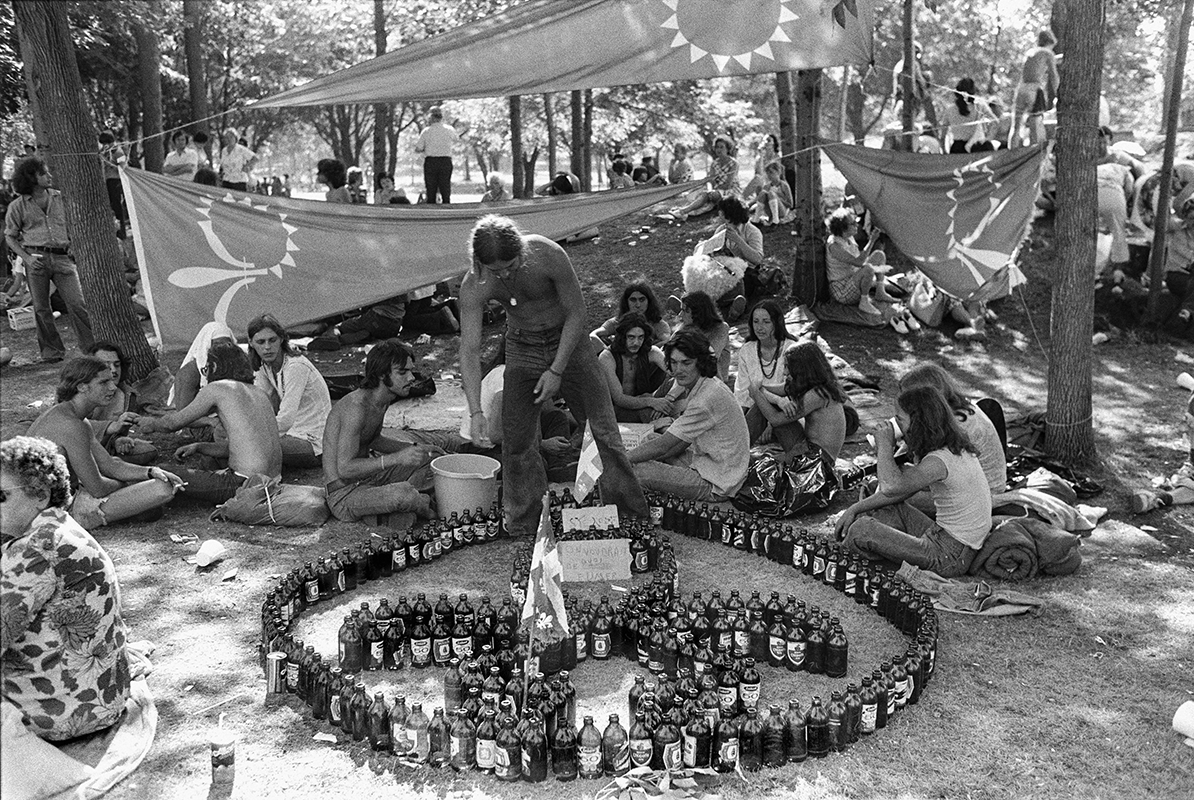John Taylor, <i>Saint-Jean-Baptiste Festivities on Mount Royal</i>, June 23, 1975. Gift of Nathalie Taylor, McCord Stewart Museum, MP-1999.5.1.5005.23