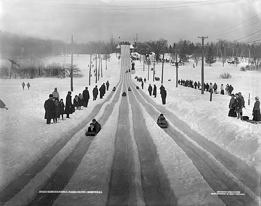 William Haggerty et Wm. Notman & Son, </i>Descente en luge, pistes de glissade du parc</i>, 1910. Musée McCord Stewart, VIEW-3740.A